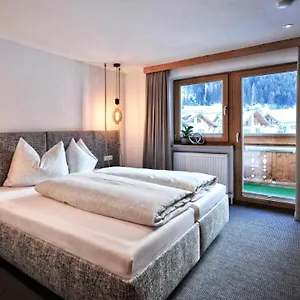 Apartment Mountain - Living By Salner
